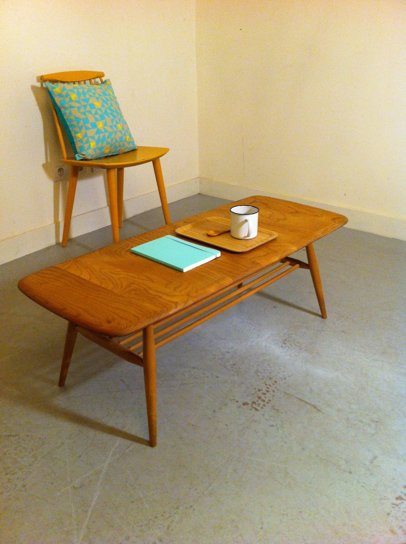 Quelle table basse pour un salon vintage